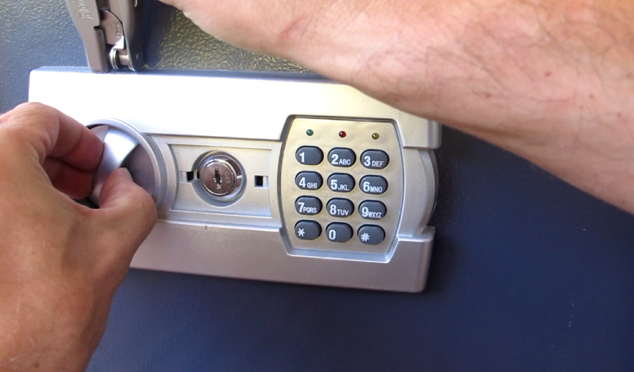 Leicht aufzubrechen: Der HMF Möbeltresor 4612312