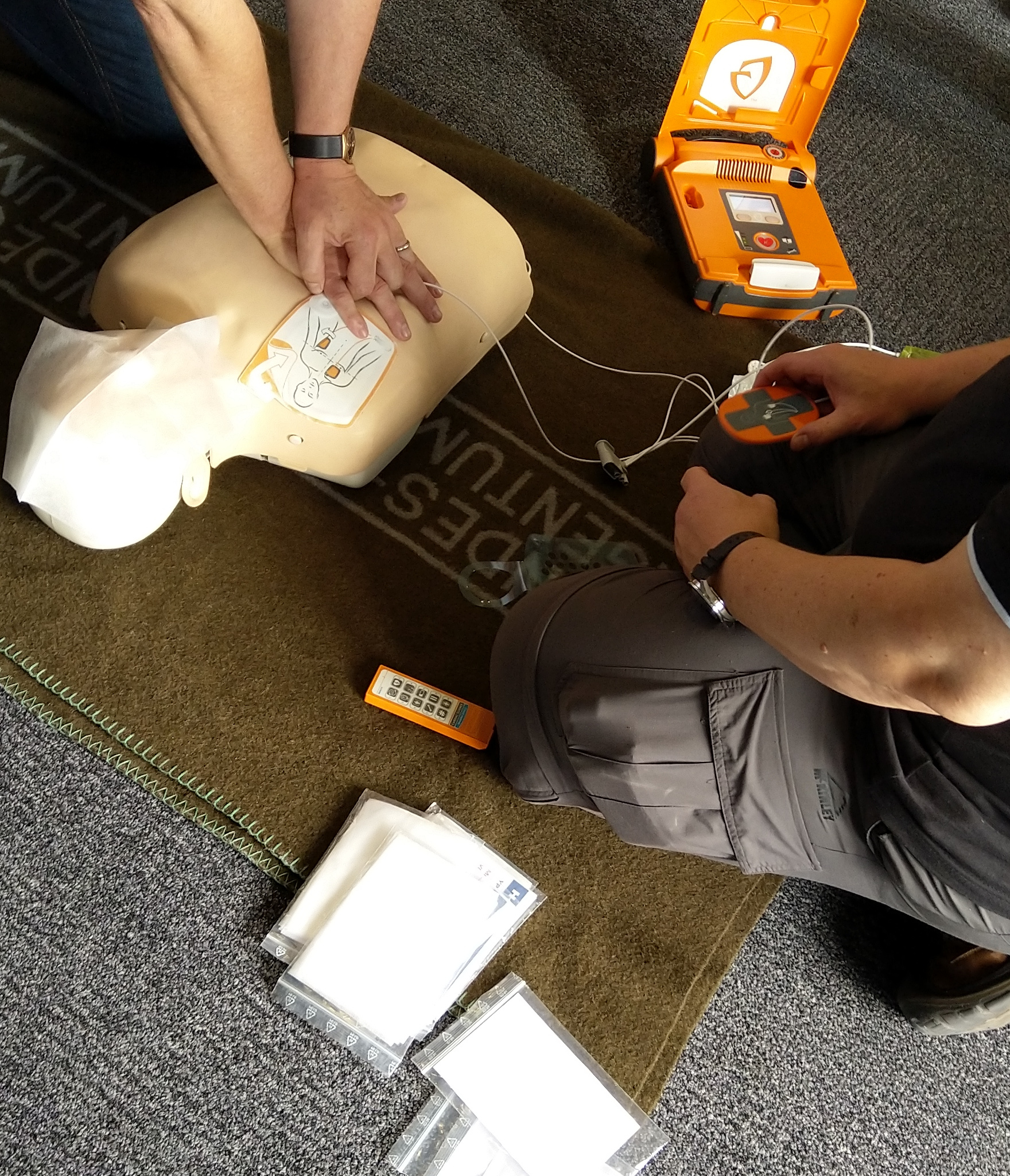 erste hilfe Defibrillator