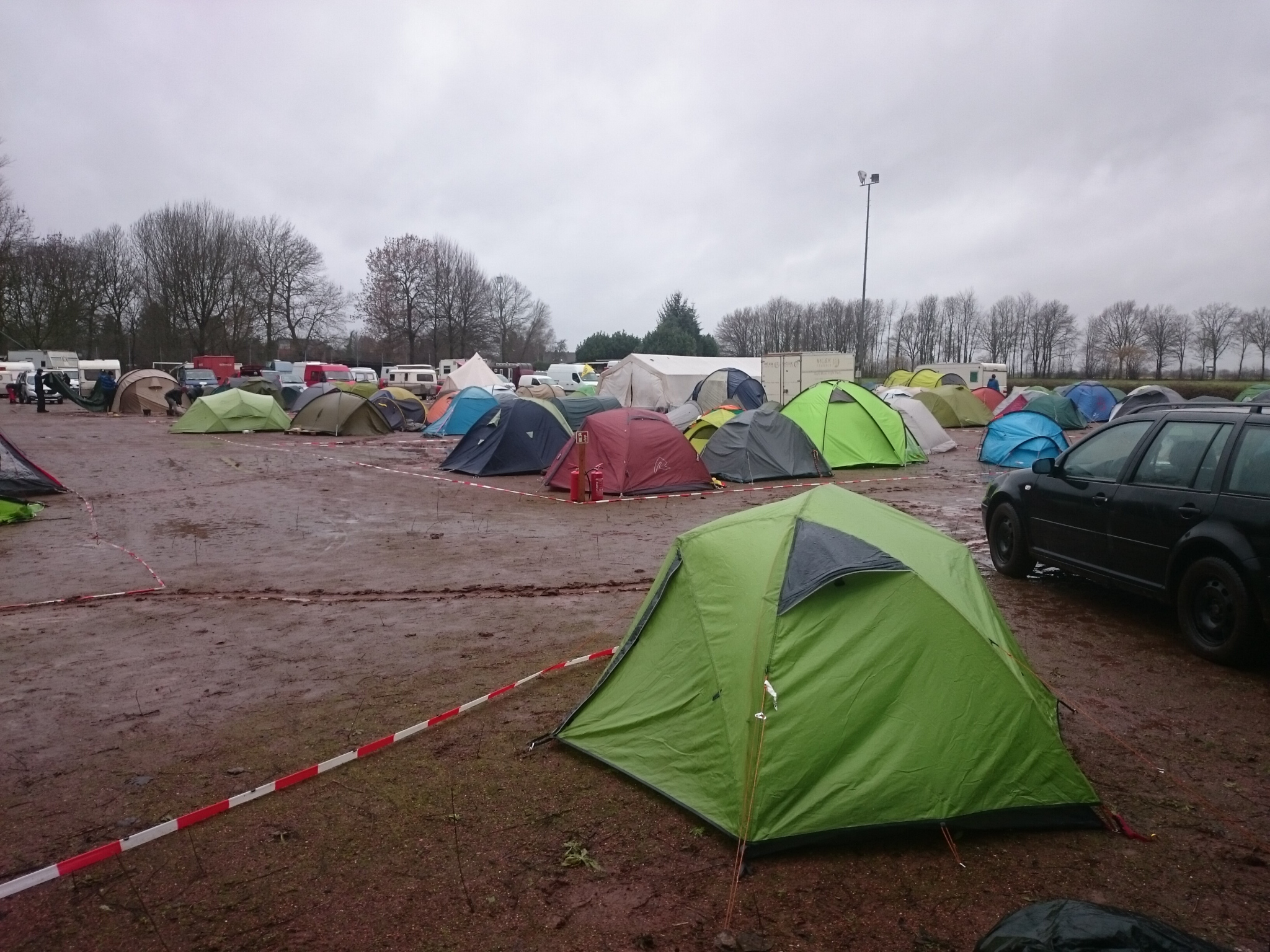 Zeltplatz auf Ascheplatz im UAC