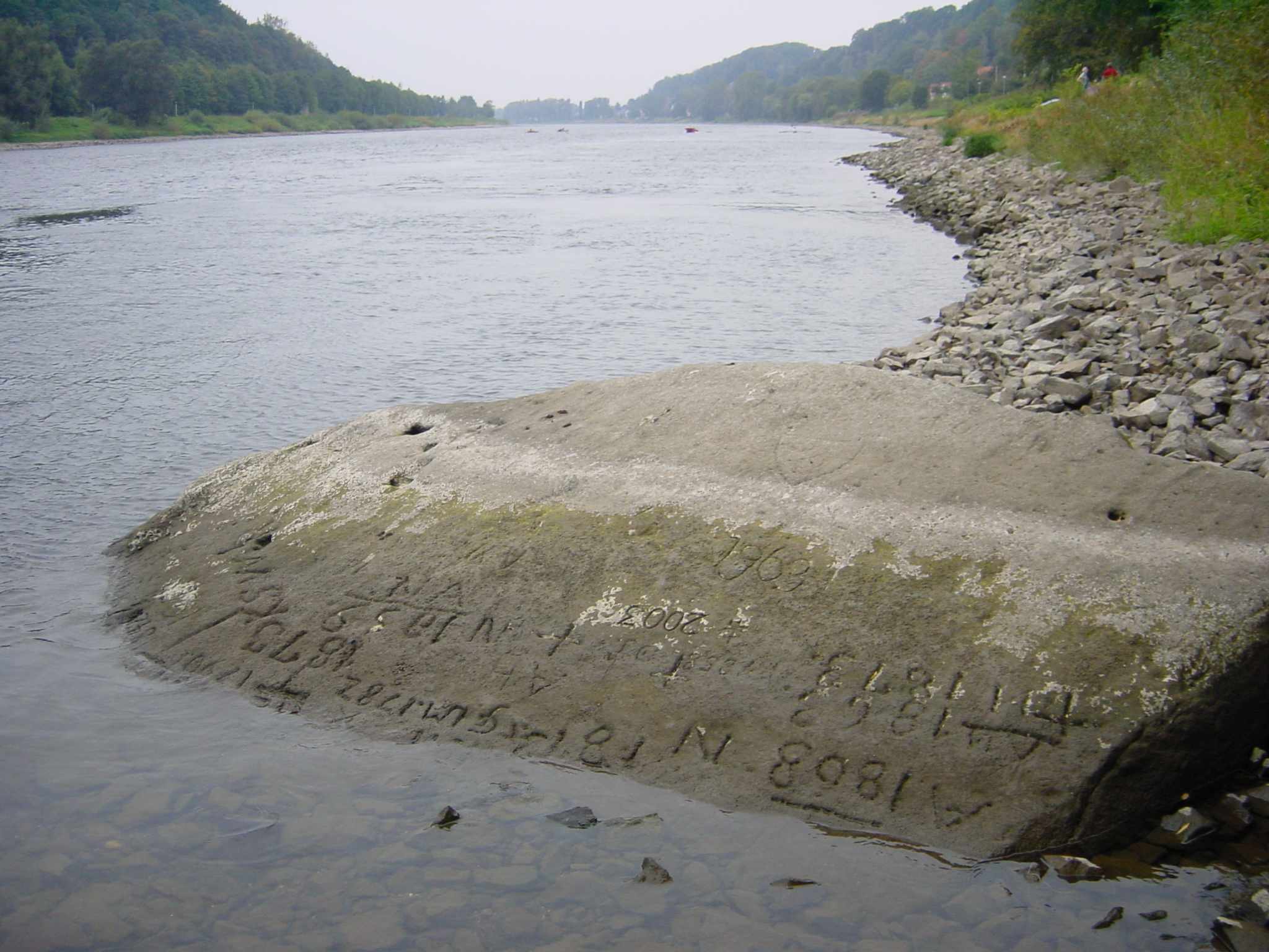 Hungerstein in der Elbe, Pirna-Oberposta 2009