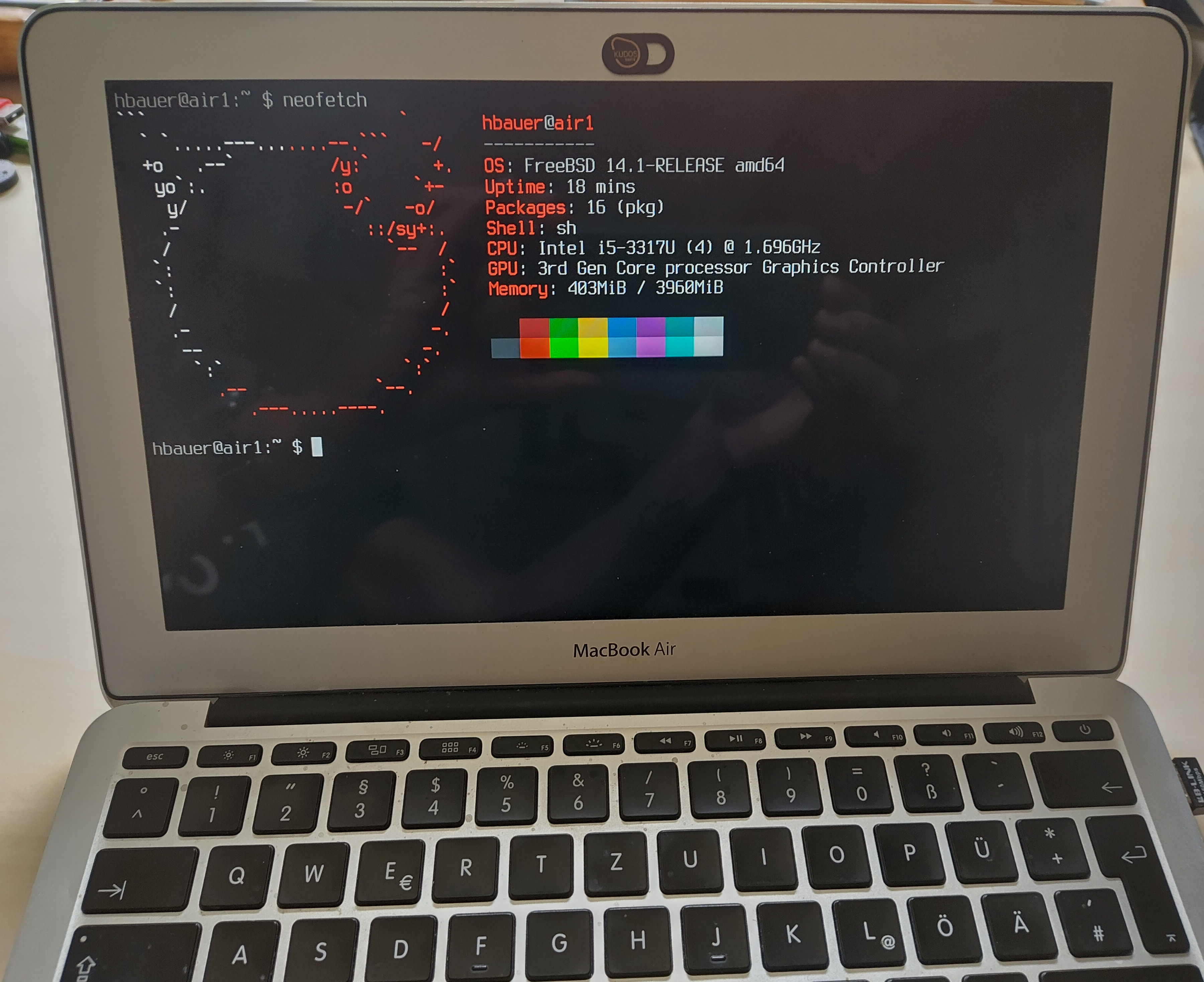 Screenshot MacBook Air mit FreeBSD 