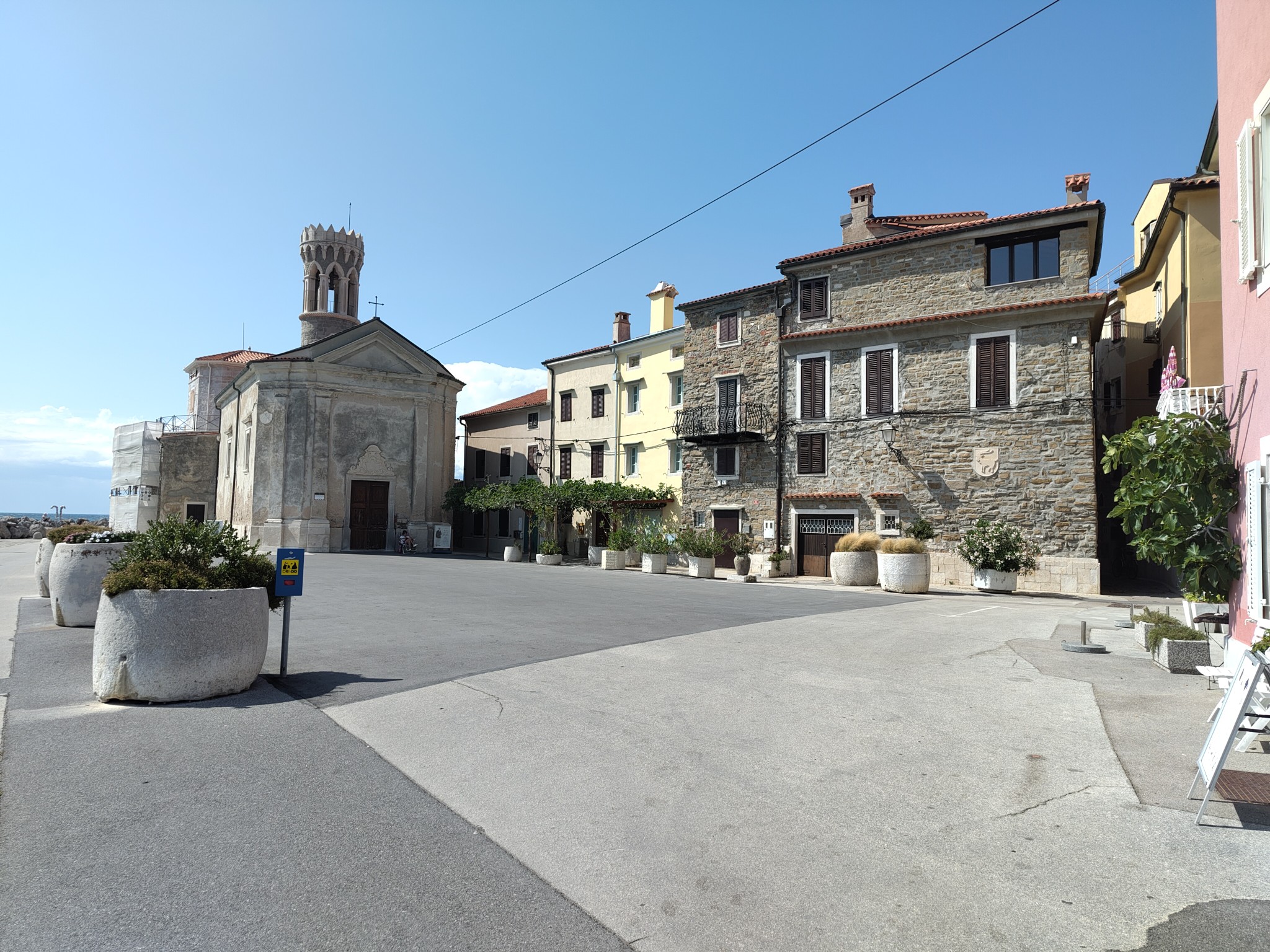 Eine enge Gasse in der Stadt Piran