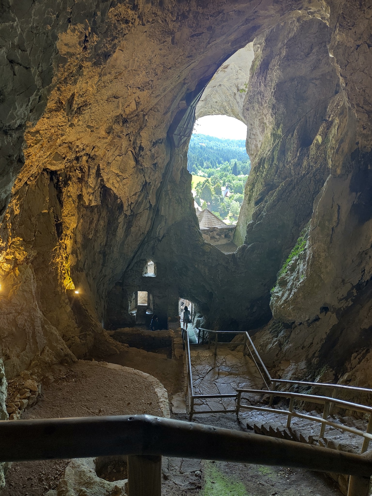 Ein Blick in eine Karsthöhle