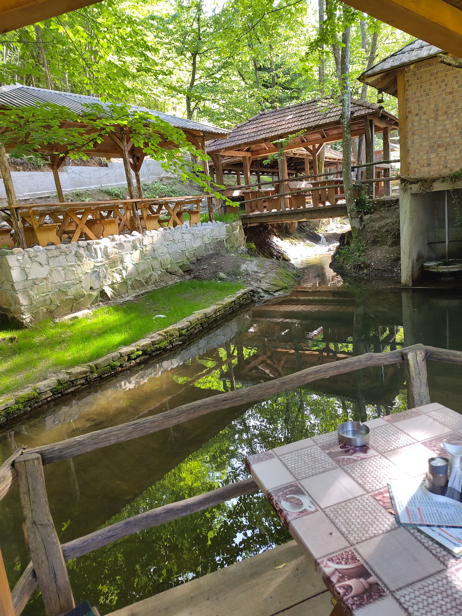 Restaurant am/über eine Bach