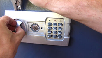 Leicht aufzubrechen: Der HMF Möbeltresor 4612312