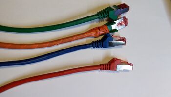 Farbkodierung Patchkabel mit Isolierband